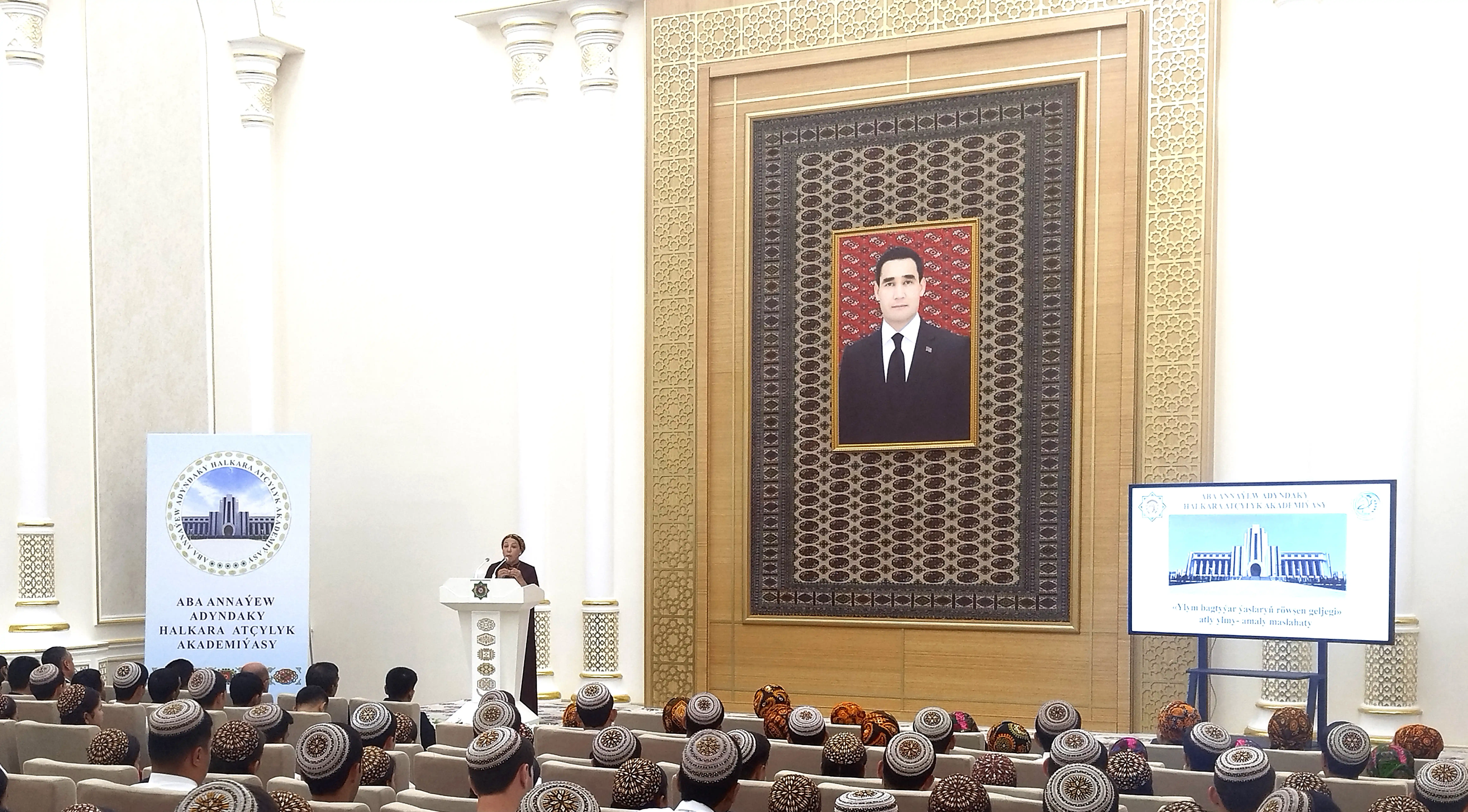 YLYMLAR GÜNI MYNASYBETLI  “YLYM BAGTYÝAR ÝAŞLARYŇ RÖWŞEN GELJEGI”  ATLY YLMY-AMALY MASLAHAT GEÇIRILDI